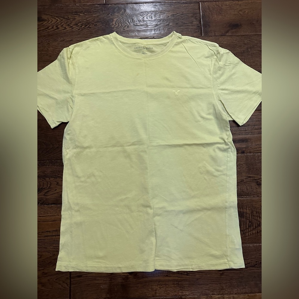 American Eagle Outfitters Yellow Short Sleeve Tee